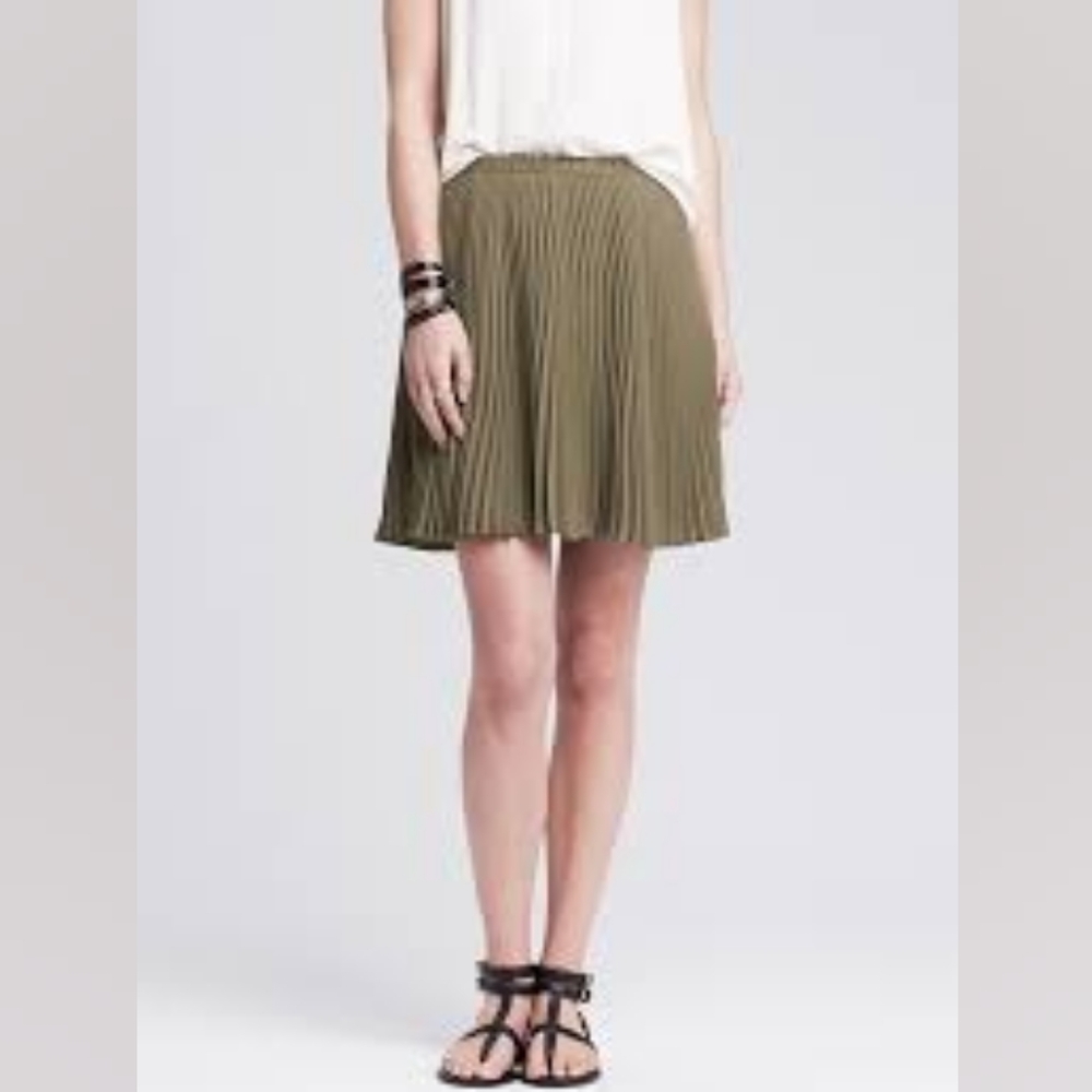 Banana Republic pleated skirt